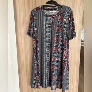 BCBGeneration Dress L arge Short Sleeve Soft Stretchy Patterned Colorful